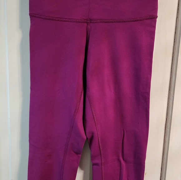Lulu Lemon athletic leggings - Picture 2 of 3